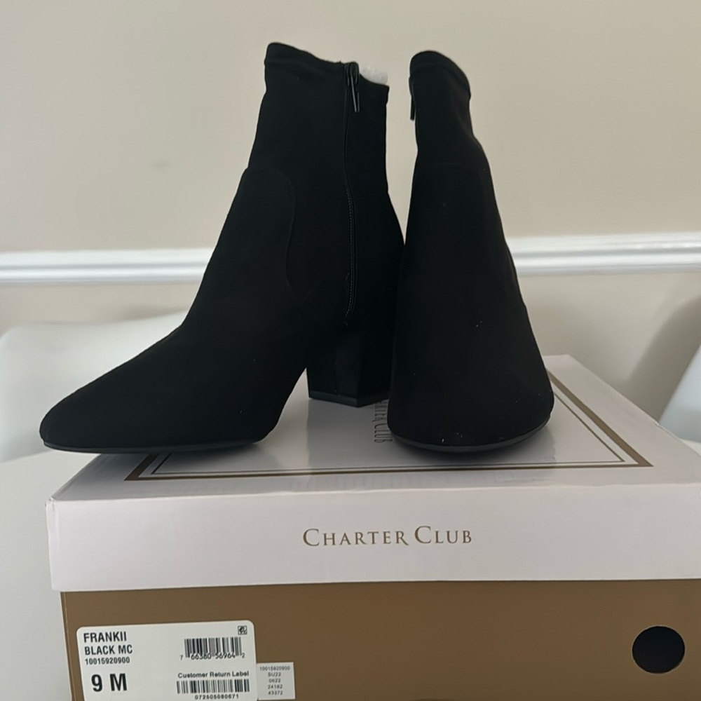 Charter Club is a brand made up of new modern classics for the woman 9M